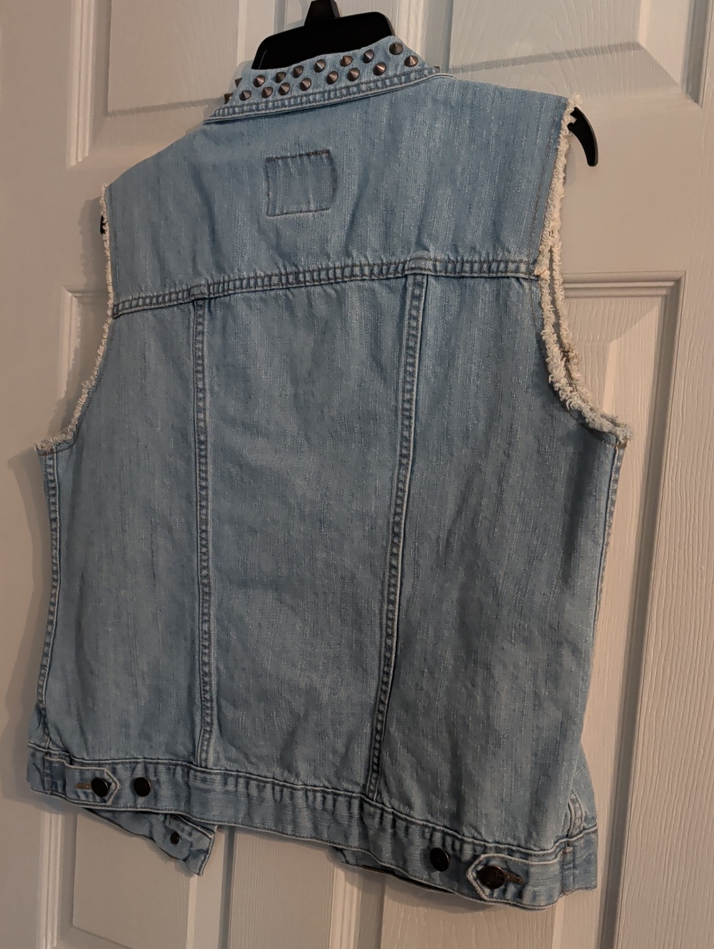 Rock & Republic Light Blue Studded Denim Vest - Picture 4 of 4